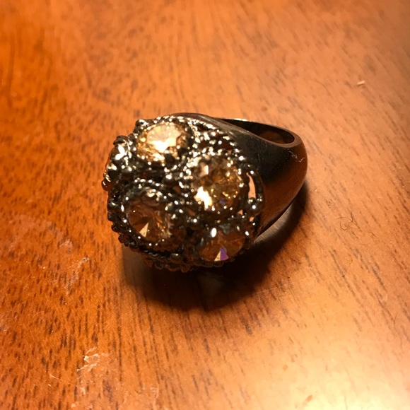 dark metallic and rosy stoned BCBG ring - Picture 5 of 8